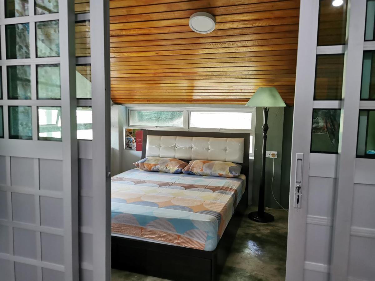 Cassava Homestay - Rumah Gallery Simanggang エクステリア 写真